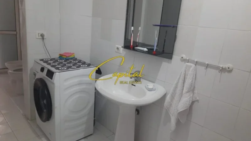 Tirane, jepet me qera apartament 2+1 Kati 4, 110 m² 550 € (RRUGA E BARRIKADAVE)