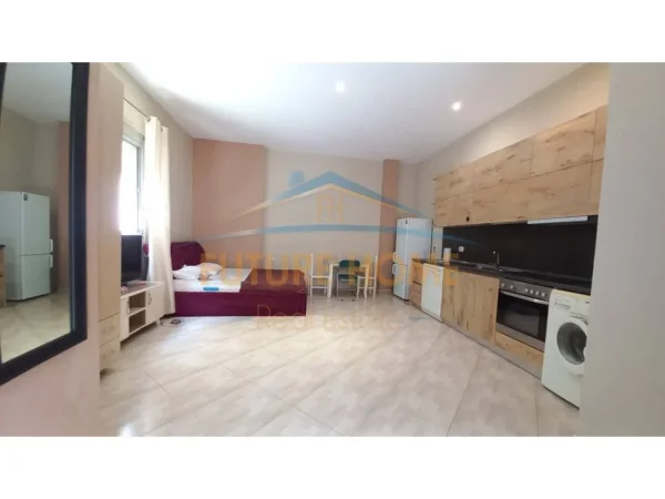Shiten, 2 Garsionere, Kodra e Diellit, Tiranë 160.000 € (Rruga Bill Klinton)