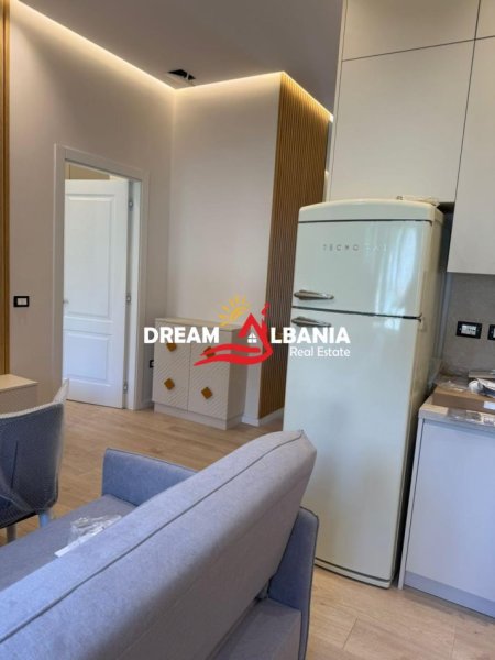Tirane, jepet me qera apartament 1+1 , 55 m² 600 € (Qender)