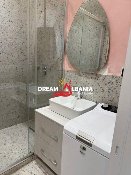 Tirane, jepet me qera apartament 1+1 , 55 m² 600 € (Qender)