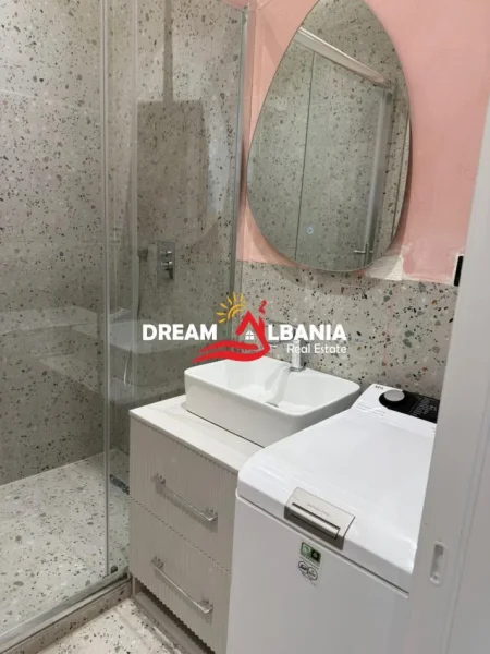 Tirane, jepet me qera apartament 1+1 , 55 m² 600 € (Qender)