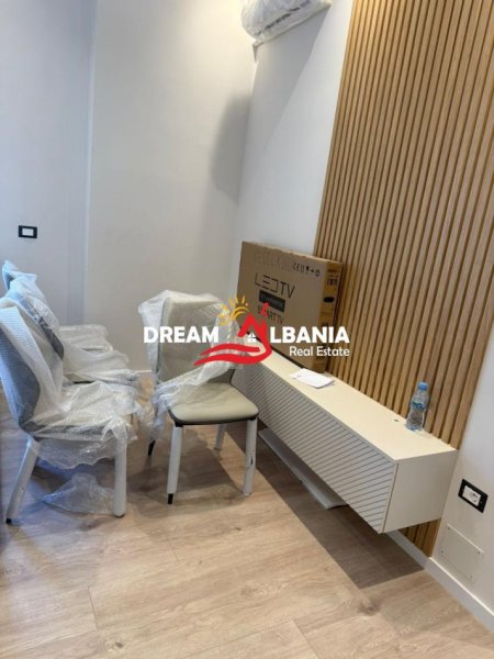 Tirane, jepet me qera apartament 1+1 , 55 m² 600 € (Qender)