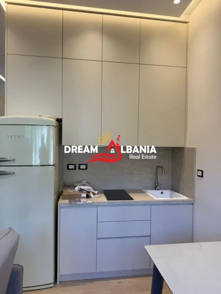 Tirane, jepet me qera apartament 1+1 , 55 m² 600 € (Qender)