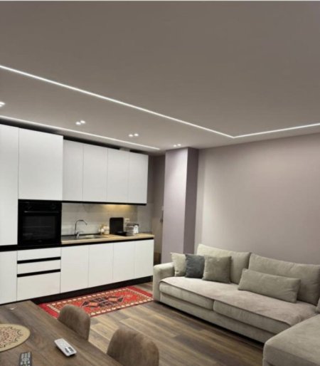 Tirane, jepet me qera apartament 1+1+Ballkon Kati 1, 60 m² 800 € (Bulevardi Zogu I)