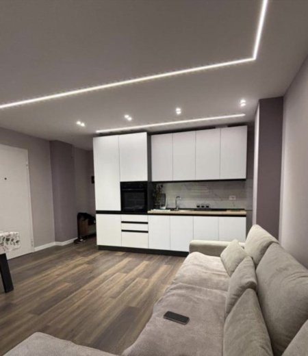 Tirane, jepet me qera apartament 1+1+Ballkon Kati 1, 60 m² 800 € (Bulevardi Zogu I)
