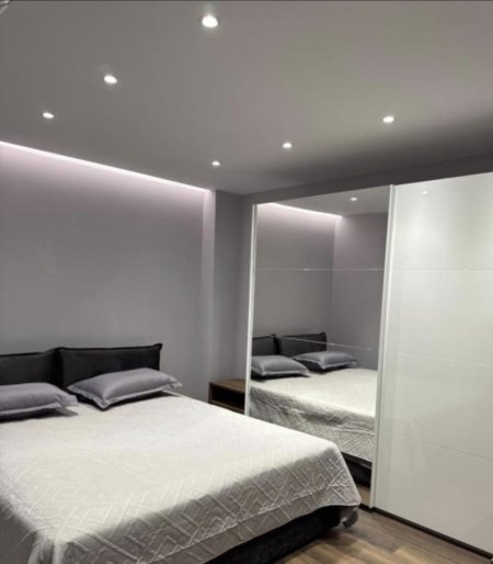 Tirane, jepet me qera apartament 1+1+Ballkon Kati 1, 60 m² 800 € (Bulevardi Zogu I)