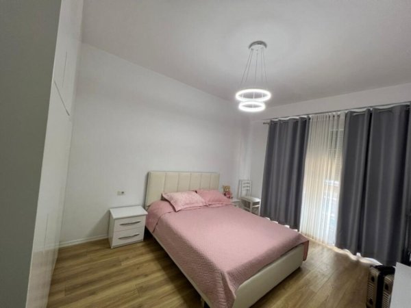 Tirane, jepet me qera apartament 1+1+Ballkon Kati 3, 600 € (FUSHA AVIACIONIT)