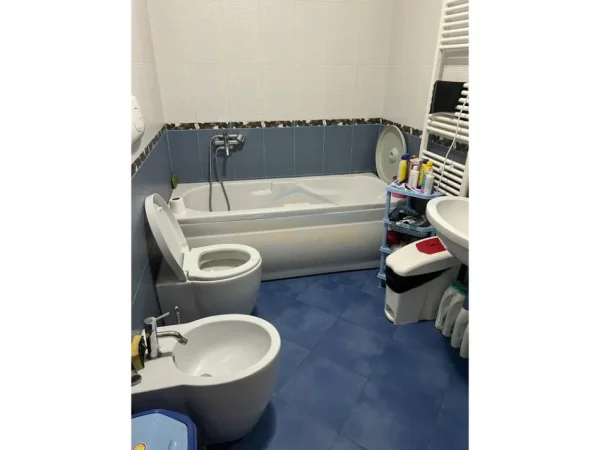 SHITET APARTAMENT 2+1 TEK XHAMLLIKU