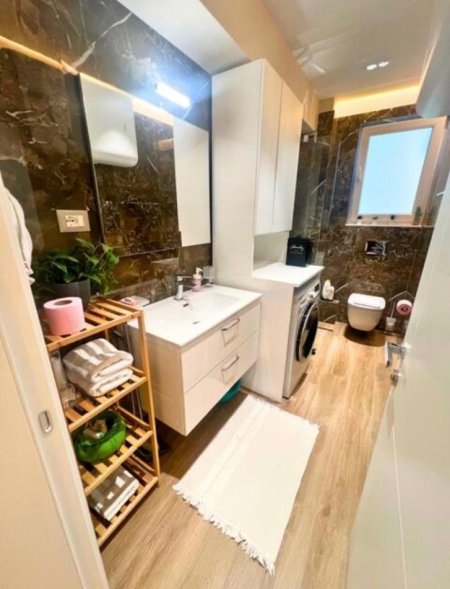 Tirane, jepet me qera apartament 1+1+Ballkon Kati 2, 71 m² 1.200 € (Garda e Republikes)
