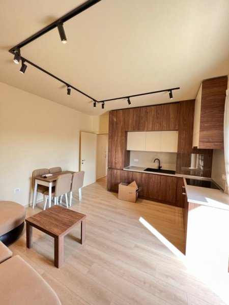 Tirane, jepet me qera apartament 1+1+Ballkon Kati 5, 75 m² 850 € (Ministria e Drejtesise)