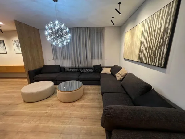 Tirane, jepet me qera apartament 2+1 Kati 9, 165 m² 2.000 € (Stadiumi Dinamo)