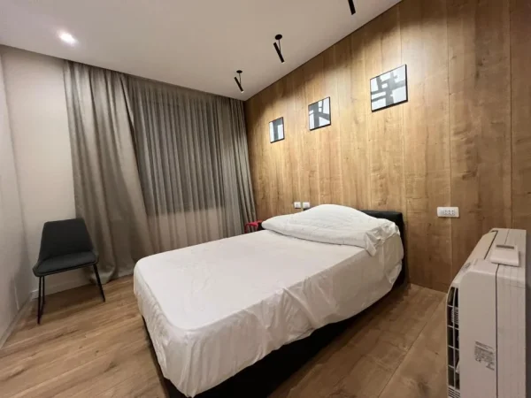 Tirane, jepet me qera apartament 2+1 Kati 9, 165 m² 2.000 € (Stadiumi Dinamo)