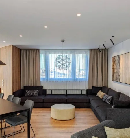 Tirane, jepet me qera apartament 2+1 Kati 9, 165 m² 2.000 € (Stadiumi Dinamo)