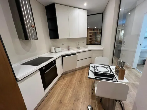 Tirane, jepet me qera apartament 2+1 Kati 9, 165 m² 2.000 € (Stadiumi Dinamo)