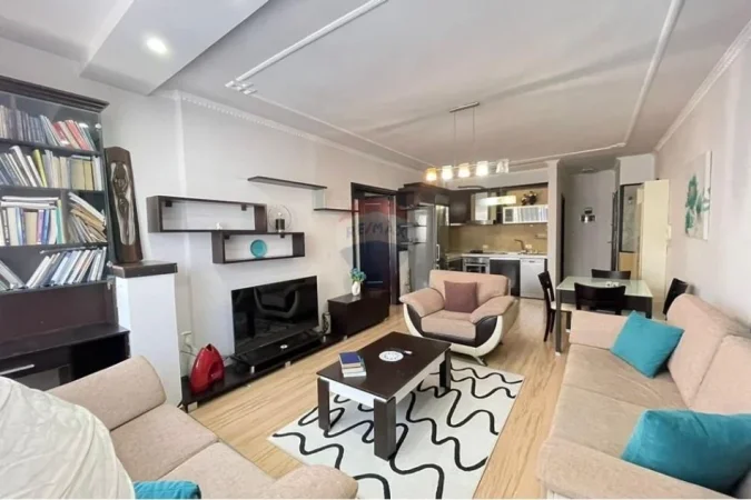 Tirane, jepet me qera apartament 2+1+Ballkon Kati 4, 92 m² 850 € (Sheshi Wilson)