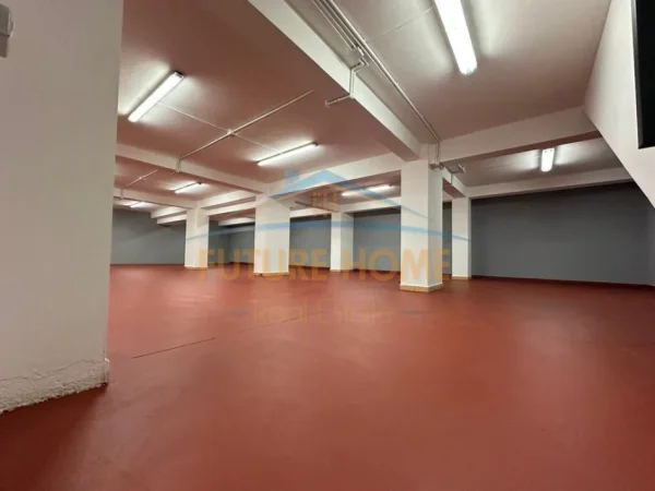 Tirane,Shitet  Ambient Biznesi+Magazinë+Poste Parkimi , 350.000 € (tek Shkolla Kuqe)