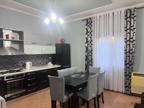 jepet me qera apartament 2+1 Kati 1, 120 m² 550 € (Casa Italia)