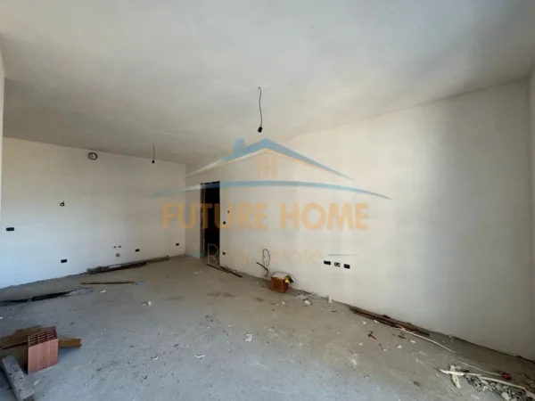 Tirane, Shitet Apartament 2+1+2 Kati 2, 199.000 € (Bulevardi i Ri)