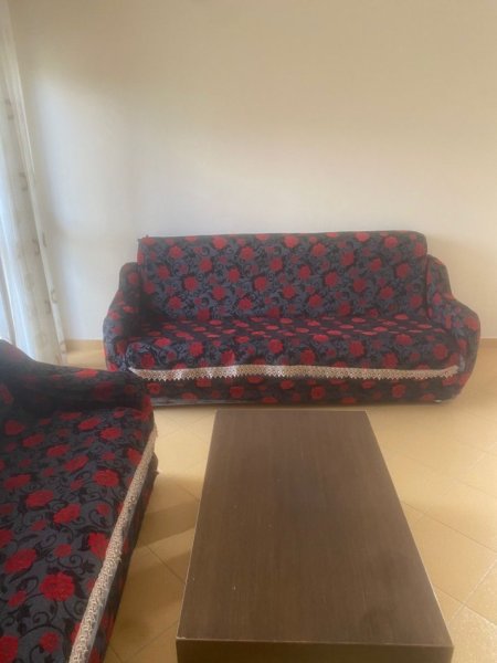 Jepet me Qera Hyrje 2+1 ne Porcelan afer UET (Shtëpi Private),  450 Euro