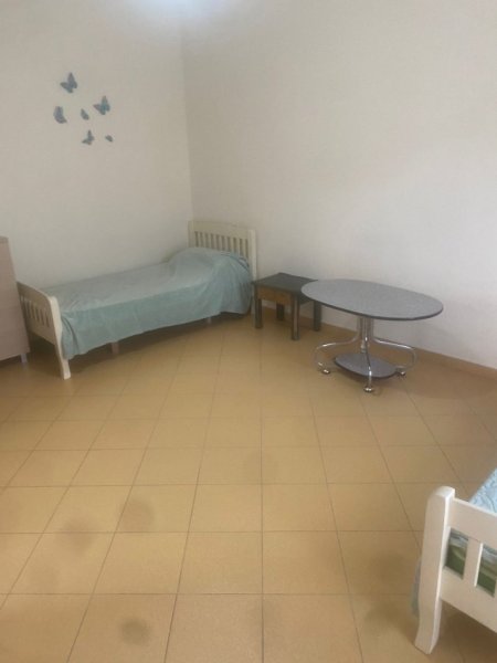 Jepet me Qera Hyrje 2+1 ne Porcelan afer UET (Shtëpi Private),  450 Euro