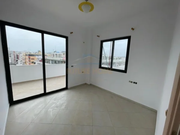 Tirane, shitet apartament 2+1+Ballkon Kati 8, 91 m² 130.000 € (unaza e re)
