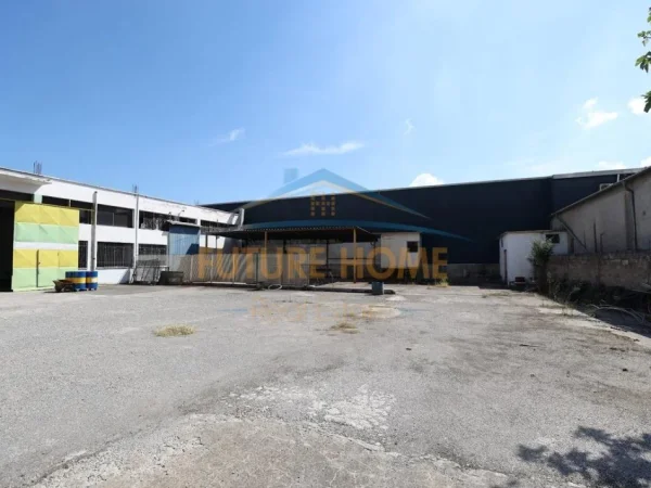 Tirane, shitet magazine , 2.121 m² 1.200.000 € 