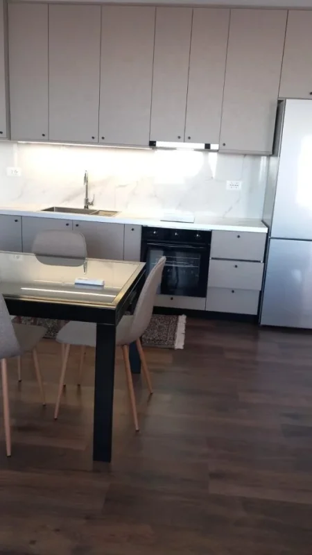 Jepet me Qera Hyrje 1+1 Tek Mihal Garameno ,ne Ali Dem , 400 €uro