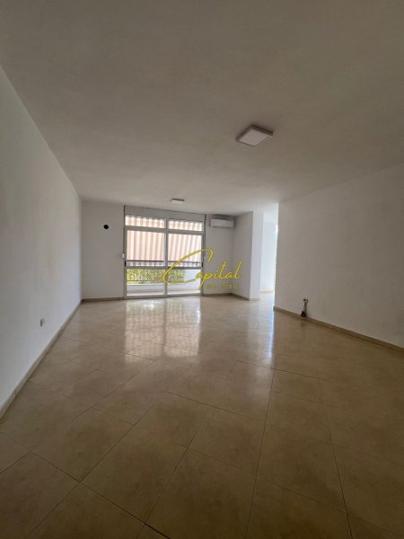 Tirane, jepet me qera zyre Kati 5, 140 m² 1.000 € (ISH EKSPOZITA)