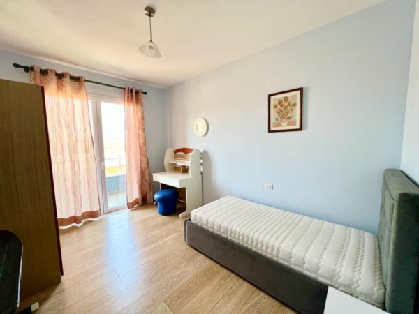 Tirane, jepet me qera apartament 2+1+Aneks+Ballkon Kati 5, 114 m² 720 € (Liqeni i Thate)
