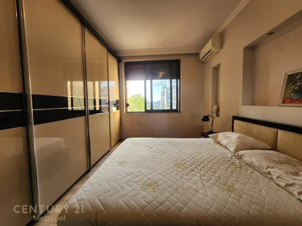 Tirane, jepet me qera apartament 2+1 Kati 8, 120 m² 750 € (Rr.Muhamet Gjollesha)