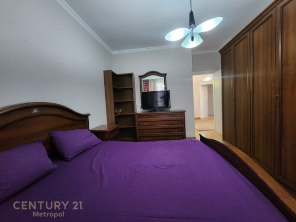 Tirane, jepet me qera apartament 2+1 Kati 8, 120 m² 750 € (Rr.Muhamet Gjollesha)