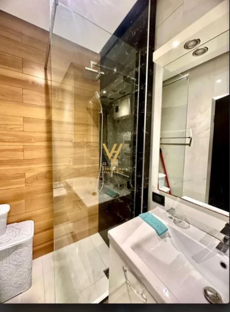 Tirane, jepet me qera apartament 1+1 Kati 10, 83 m² 950 € (SHESHI WILLSON)