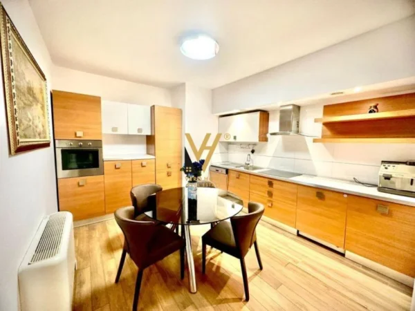 Tirane, jepet me qera apartament 1+1 Kati 10, 83 m² 950 € (SHESHI WILLSON)