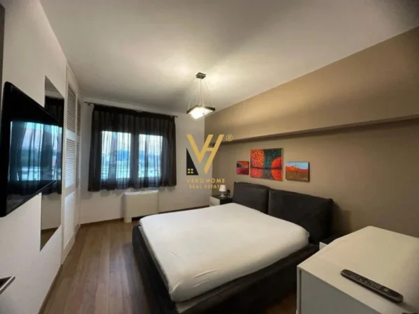 Tirane, jepet me qera apartament 1+1 Kati 10, 83 m² 950 € (SHESHI WILLSON)