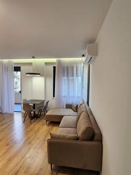 Tirane, jepet me qera apartament 2+1 Kati 2, 100 m² 650 € (LIQENI THATE)