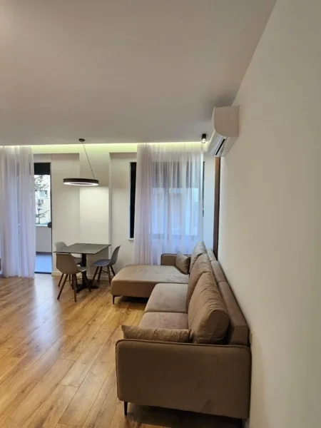 Tirane, jepet me qera apartament 2+1 Kati 2, 100 m² 650 € (LIQENI THATE)