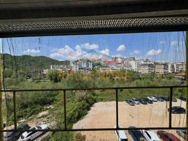 Shitet Apartament 3+1+2+Post Parkimi, Liqeni i Thatë, Tiranë 320000 €