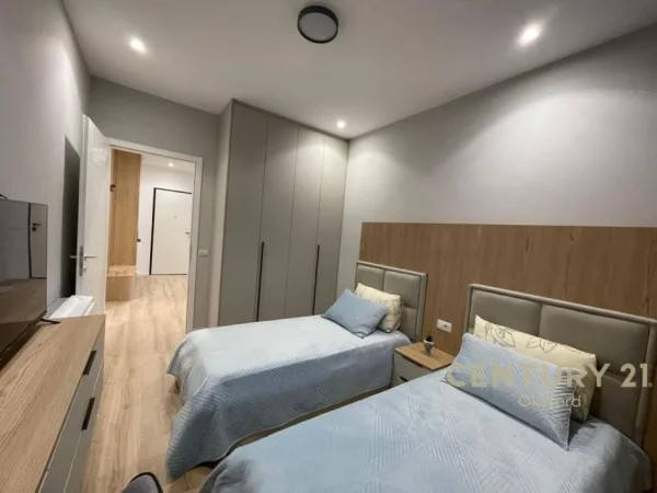 Tirane, jepet me qera apartament 2+1 Kati 6, 125 m² 1.500 € (Liqeni i thate)