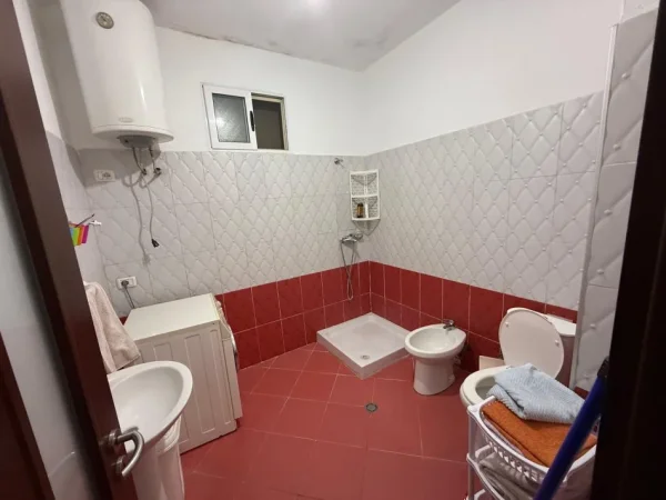 Tirane, jepet me qera apartament 2+1 Kati 8, 450 € 