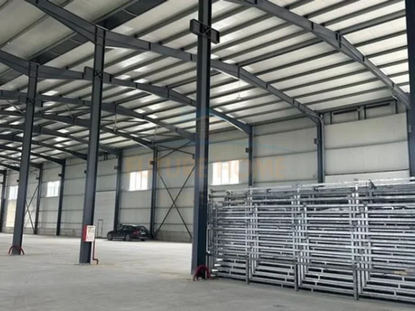 Jepet me qera, Kapanon , 1.560 m², 3.000 € (Autostrada Tirana-Durres)