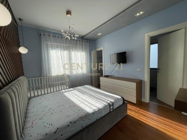 Tirane, jepet me qera apartament 3+1+Aneks+Ballkon Kati 5, 119 m² 800 € (Rezidenca Tower Bridge 2)