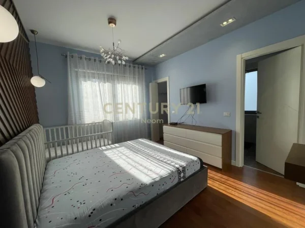 Tirane, jepet me qera apartament 3+1+Aneks+Ballkon Kati 5, 119 m² 800 € (Rezidenca Tower Bridge 2)