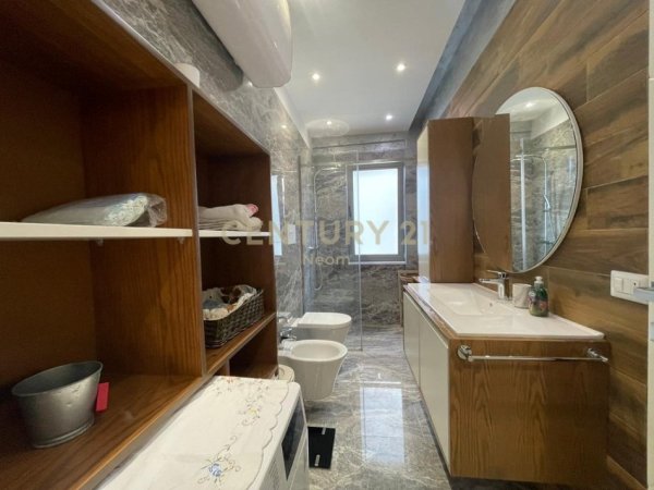 Tirane, jepet me qera apartament 3+1+Aneks+Ballkon Kati 5, 119 m² 800 € (Rezidenca Tower Bridge 2)