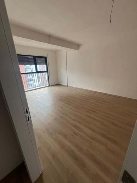 Tirane, jepet me qera zyre Kati 6, 98 m² 670 € (+ Post Parkimi - Bulevardi Ri, Rr Filip Jano)