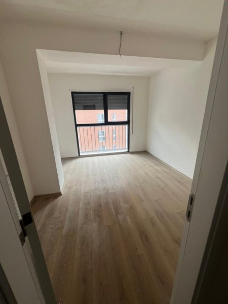 Tirane, jepet me qera zyre Kati 6, 98 m² 670 € (+ Post Parkimi - Bulevardi Ri, Rr Filip Jano)