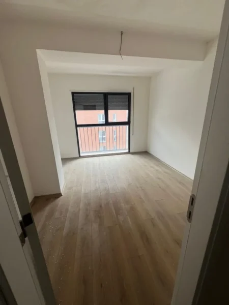Tirane, jepet me qera zyre Kati 6, 98 m² 670 € (+ Post Parkimi - Bulevardi Ri, Rr Filip Jano)