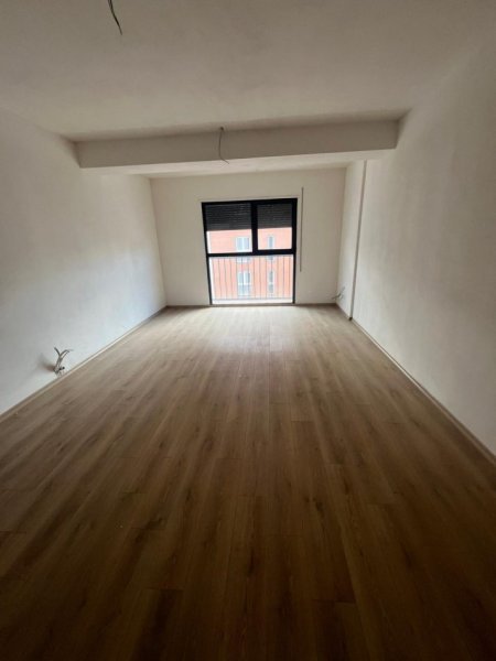 Tirane, jepet me qera zyre Kati 6, 98 m² 670 € (+ Post Parkimi - Bulevardi Ri, Rr Filip Jano)