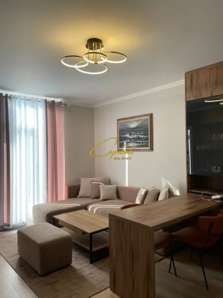Tirane, jepet me qera apartament 2+1 Kati 4, 80 m² 500 € (YZBERISHT)