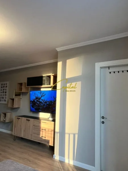 Tirane, jepet me qera apartament 2+1 Kati 4, 80 m² 500 € (YZBERISHT)