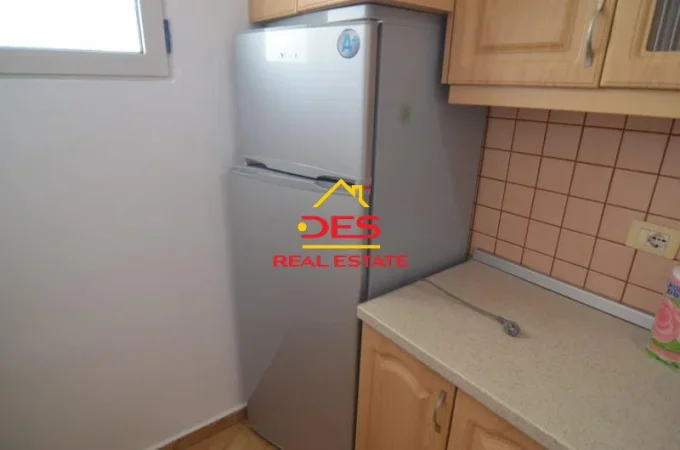 Vlore, jepet me qera apartament 1+1+Ballkon Kati 3, 70 m² 300 € (Rruga Murat Tërbaçi)
